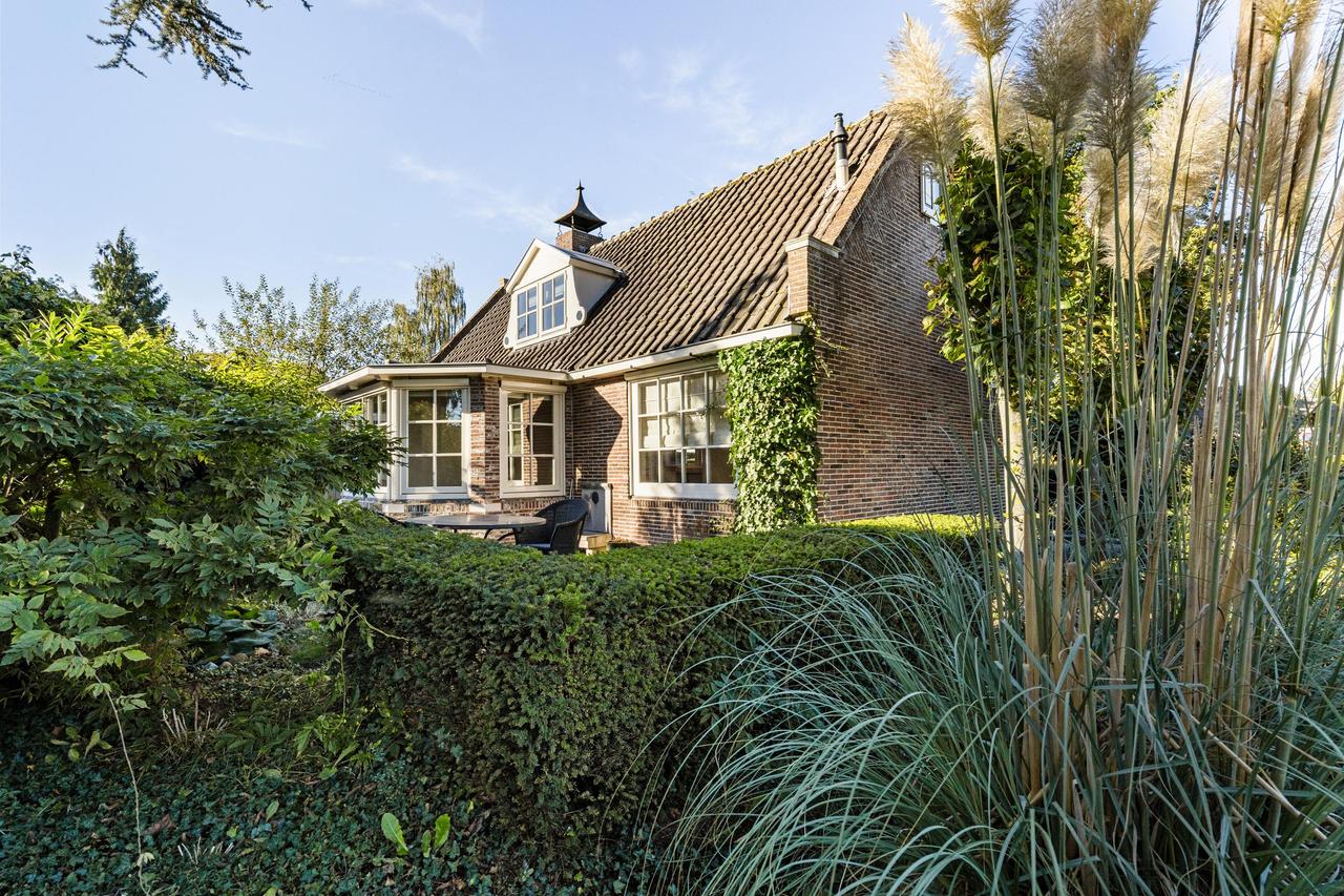 Detached Home with Garage in Soest - Image 1
