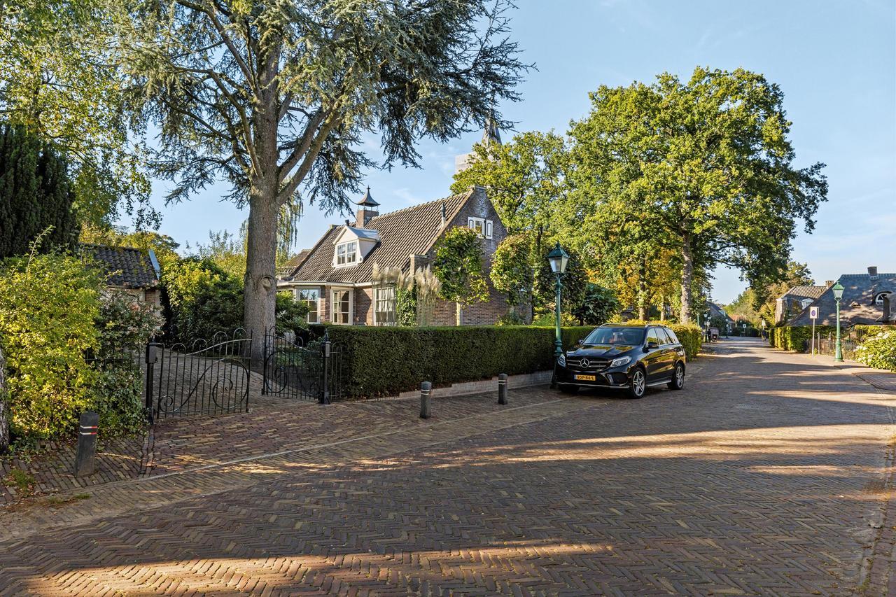 Detached Home with Garage in Soest - Image 2