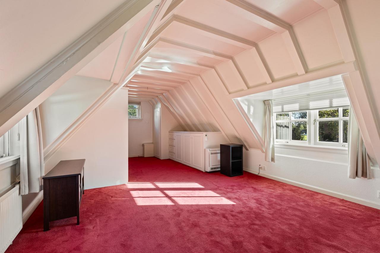Detached Home with Garage in Soest - Image 12