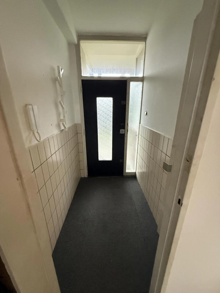 Available now: 2-bedroom apartment with balcony - Image 3