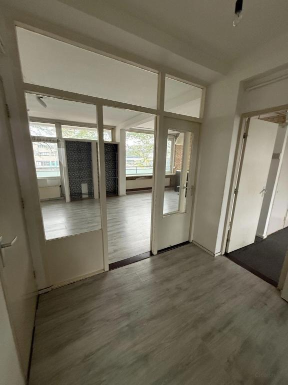 Available now: 2-bedroom apartment with balcony - Image 4