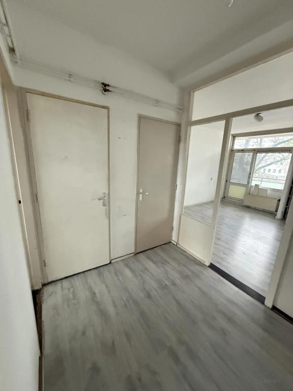 Available now: 2-bedroom apartment with balcony - Image 5