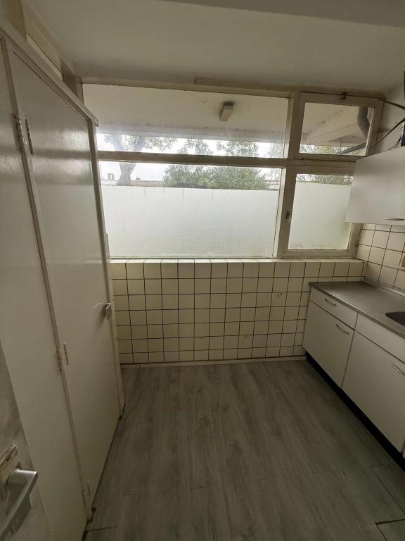 Available now: 2-bedroom apartment with balcony - Image 8