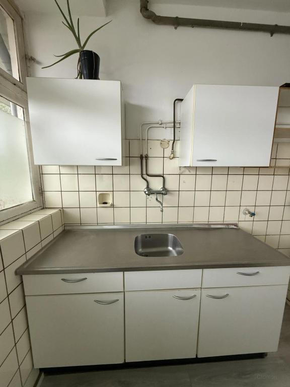 Available now: 2-bedroom apartment with balcony - Image 11