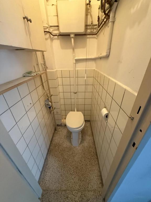 Available now: 2-bedroom apartment with balcony - Image 12