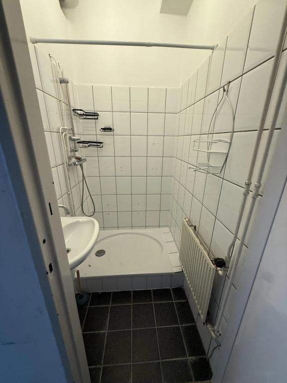 Available now: 2-bedroom apartment with balcony - Image 14