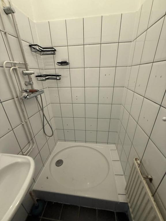 Available now: 2-bedroom apartment with balcony - Image 16