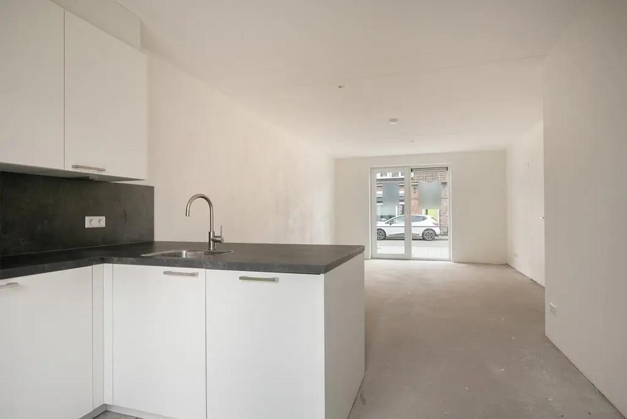 Energy-Efficient 3-Bedroom Home with Garden - Image 4