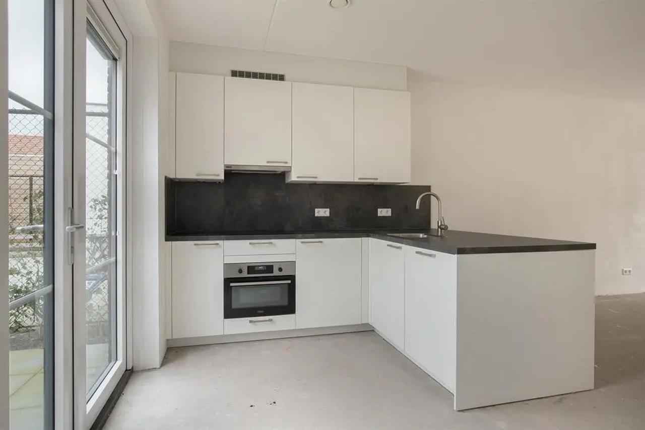 Energy-Efficient 3-Bedroom Home with Garden - Image 6