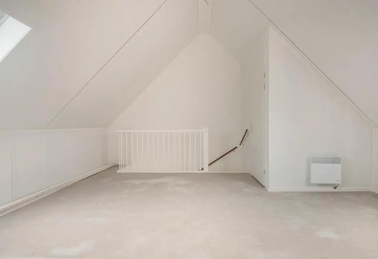 Energy-Efficient 3-Bedroom Home with Garden - Image 11