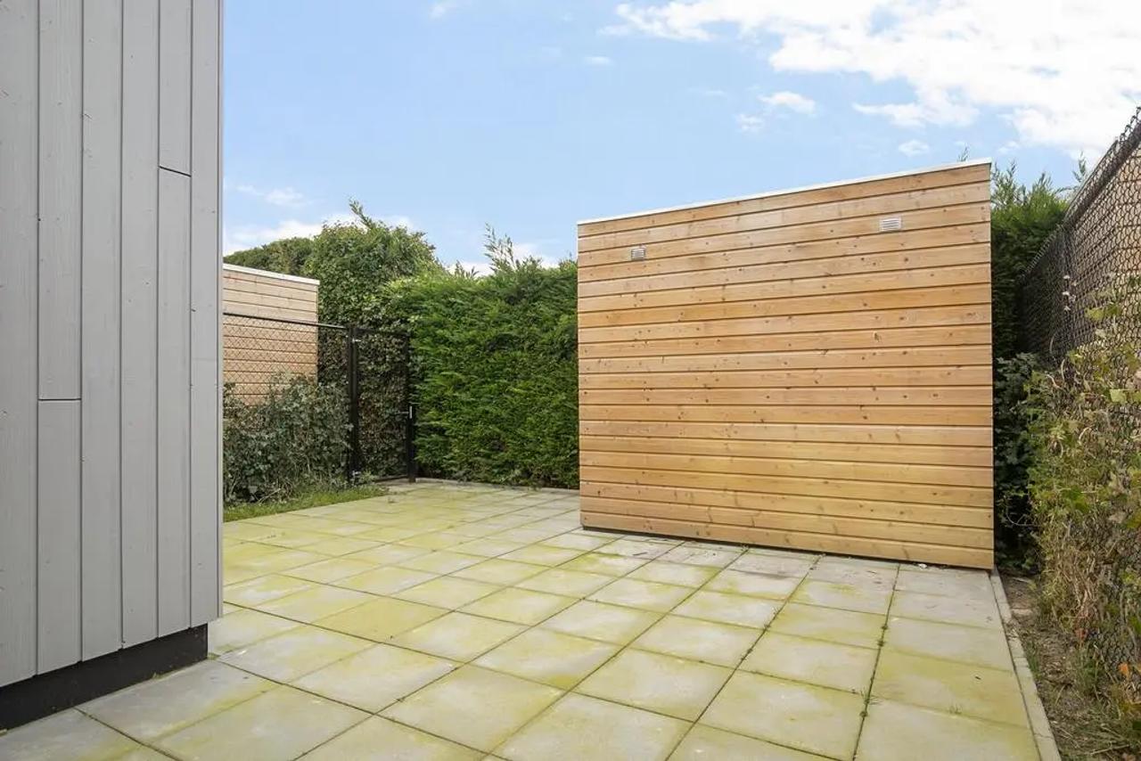 Energy-Efficient 3-Bedroom Home with Garden - Image 12