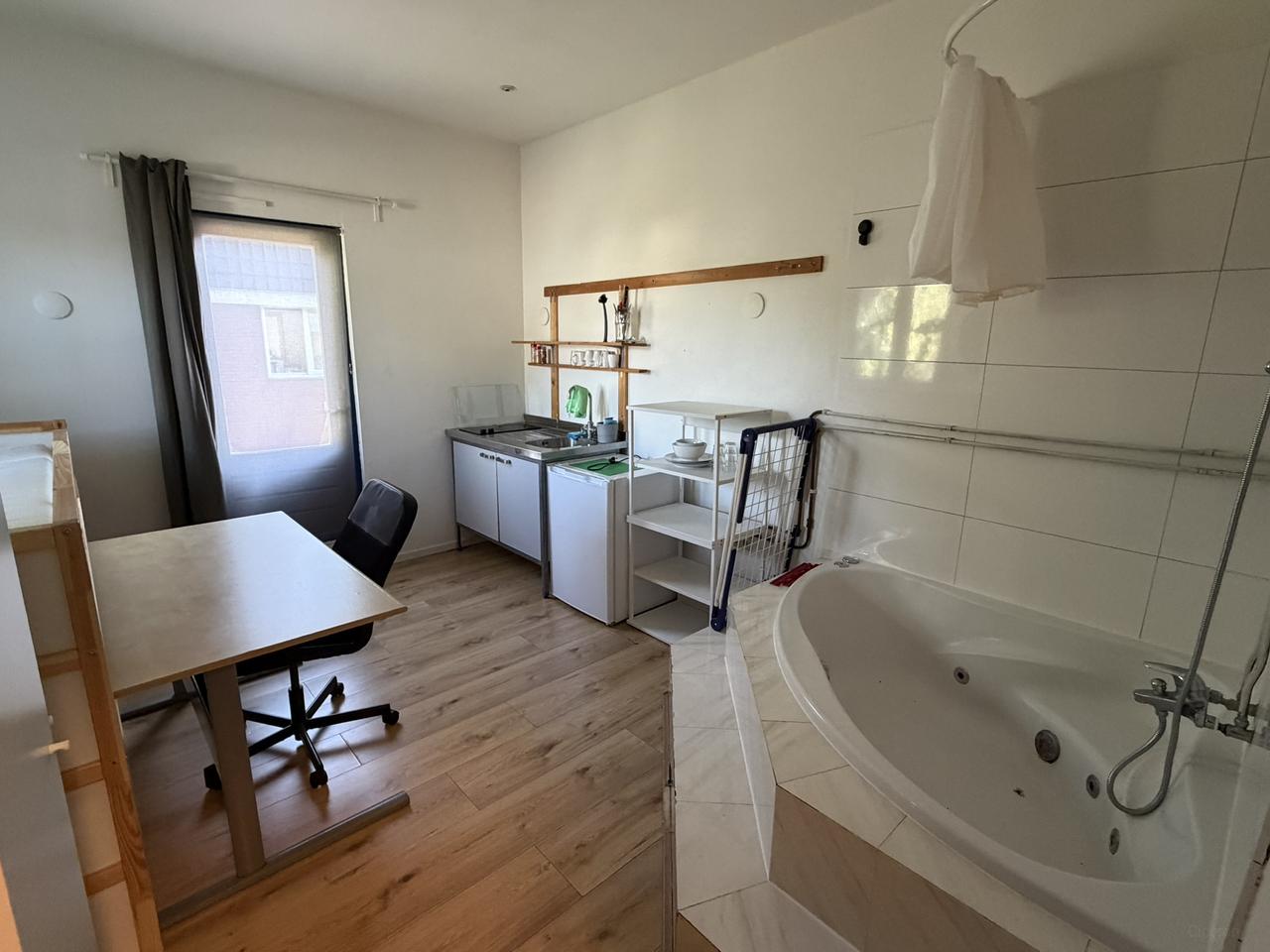 Studentenkamer met eigen kitchenette in Eindhoven - Afbeelding 1
