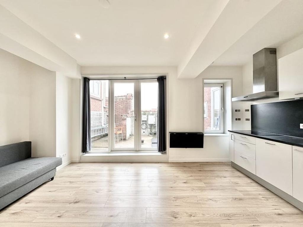 Furnished 1-Bedroom Apartment with Balcony - Image 1