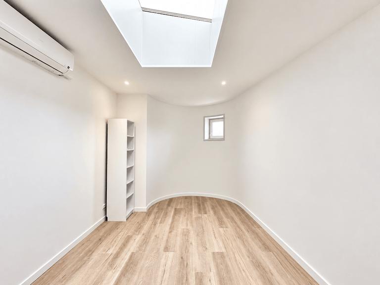 Furnished 1-Bedroom Apartment with Balcony - Image 7