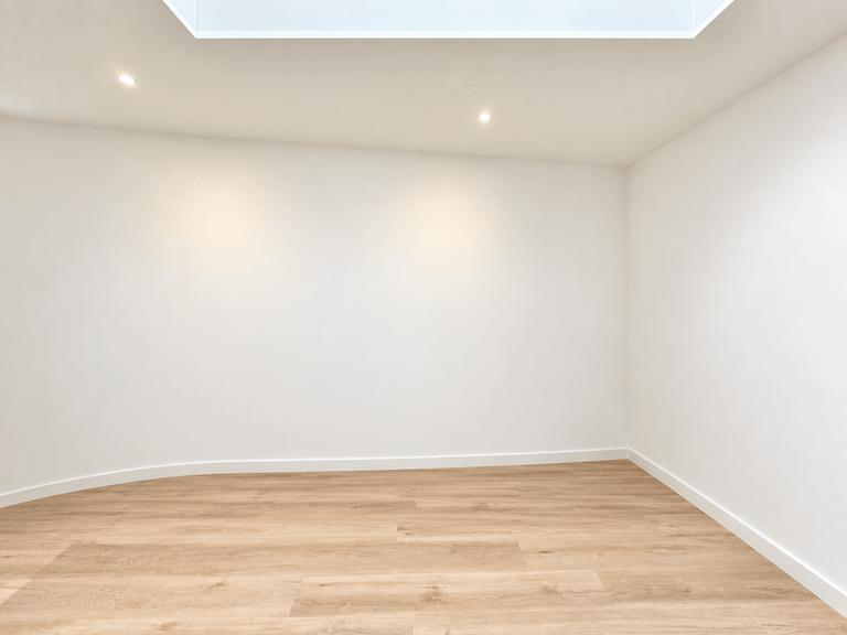 Furnished 1-Bedroom Apartment with Balcony - Image 8