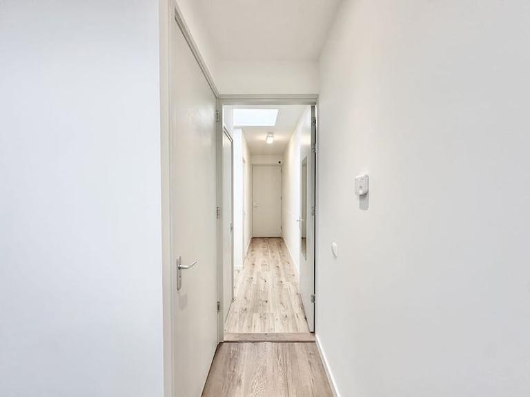 Furnished 1-Bedroom Apartment with Balcony - Image 11