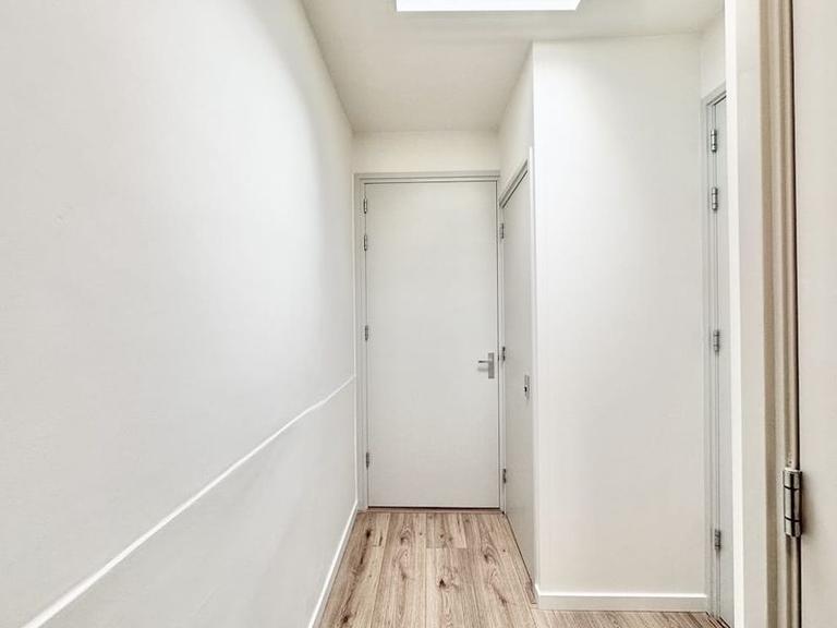 Furnished 1-Bedroom Apartment with Balcony - Image 16