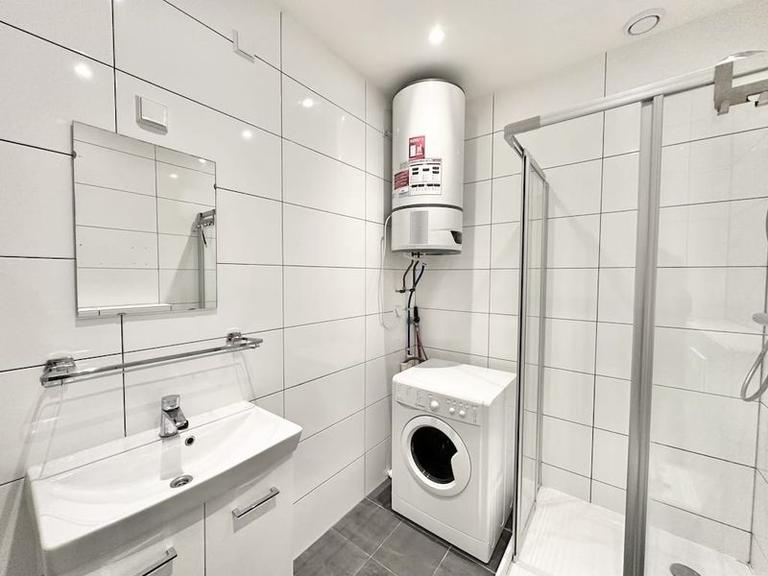 Furnished 1-Bedroom Apartment with Balcony - Image 18