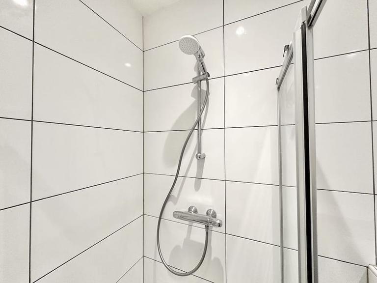 Furnished 1-Bedroom Apartment with Balcony - Image 20