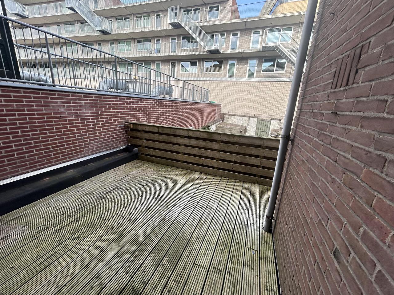 71 m² apartment with private rooftop terrace - Image 4