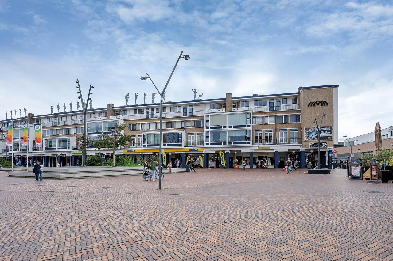 Licht 2-kamerappartement met inloopkast - Afbeelding 1