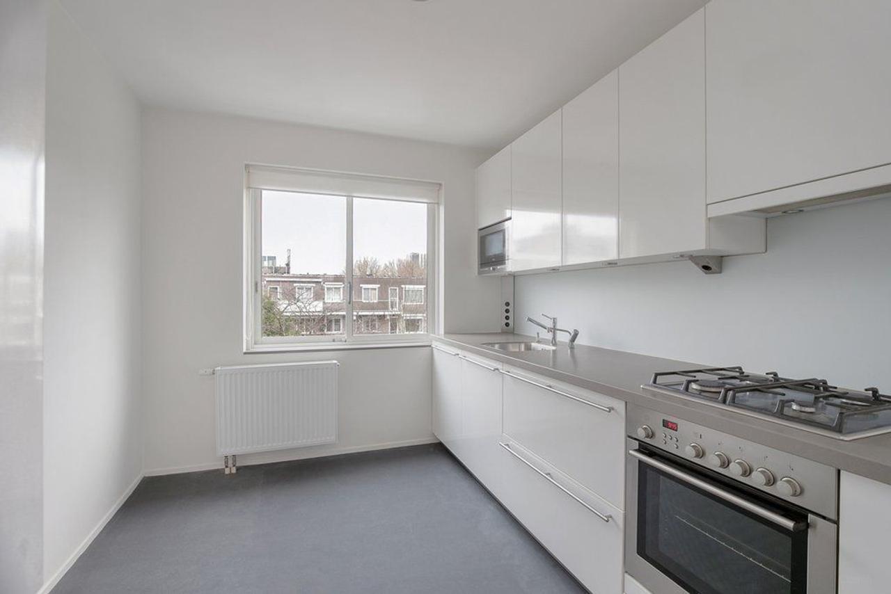 99 m² appartement met balkon in Buitenveldert - Afbeelding 1