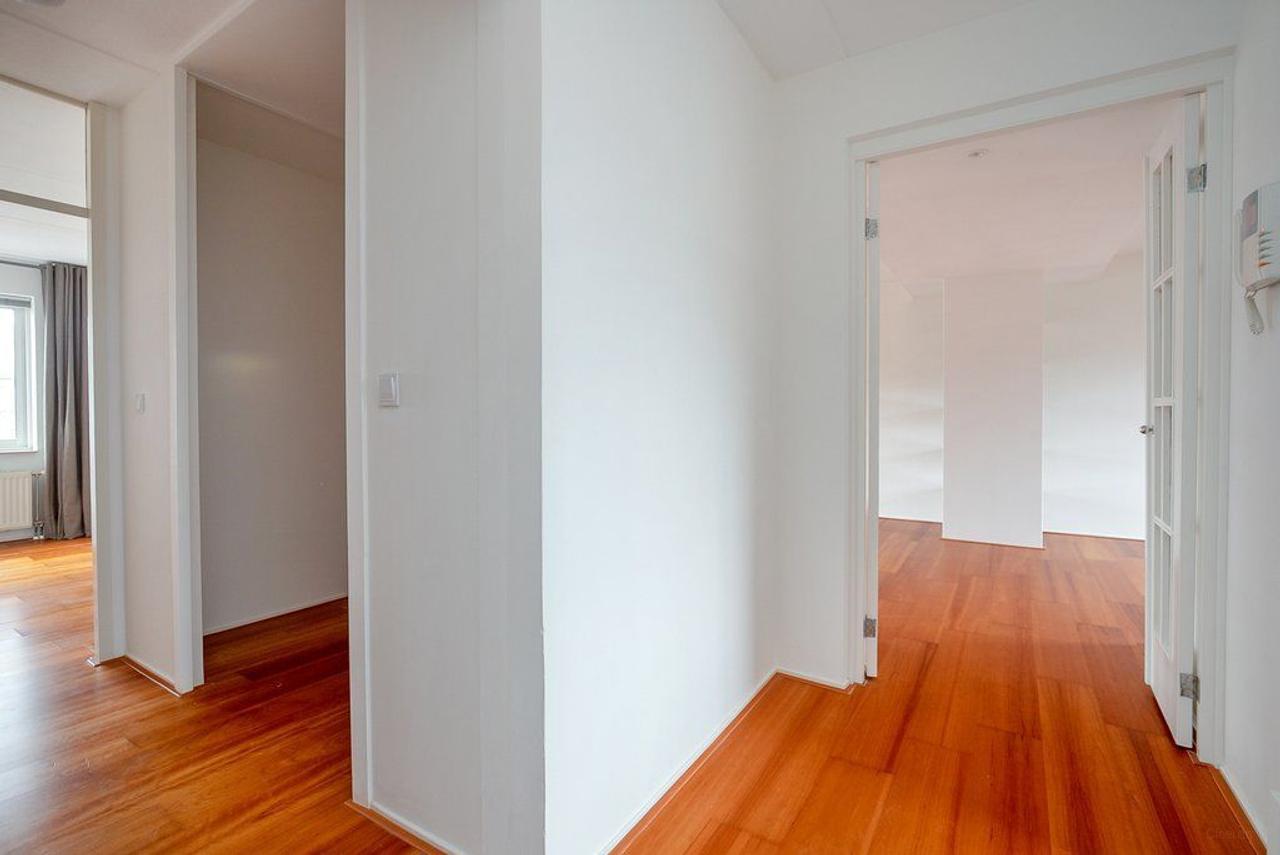 99 m² appartement met balkon in Buitenveldert - Afbeelding 4