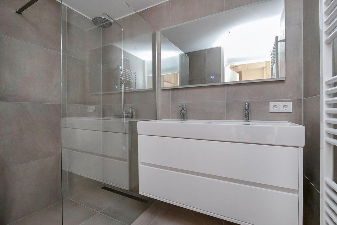 99 m² appartement met balkon in Buitenveldert - Afbeelding 9