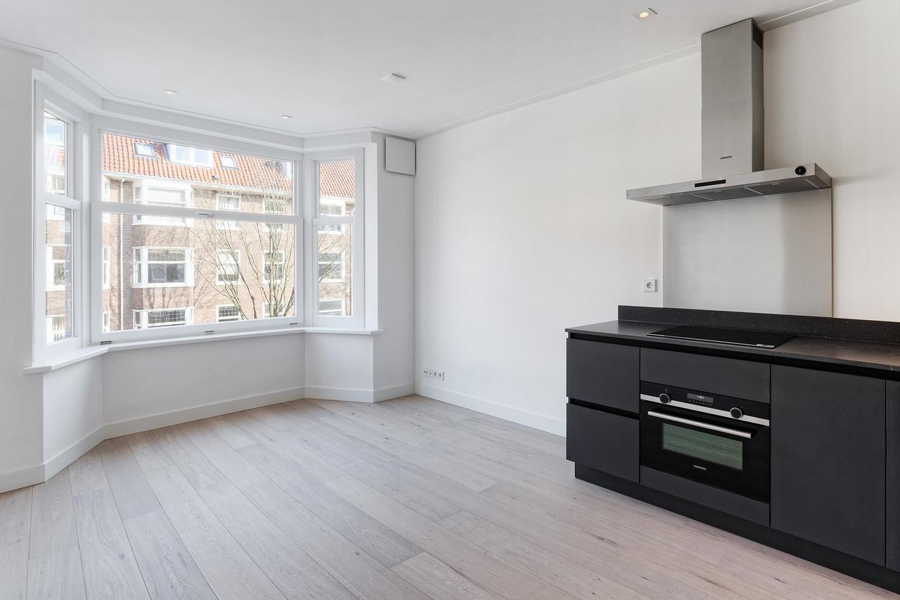 59 m² apartment with balcony in Oud-West - Image 1