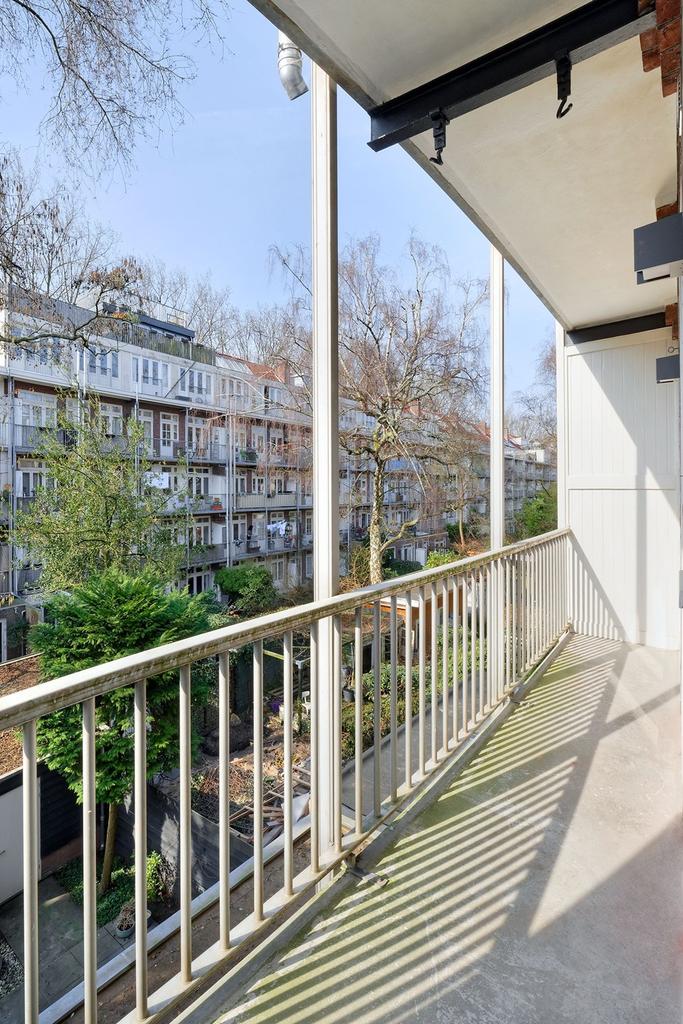 59 m² apartment with balcony in Oud-West - Image 2