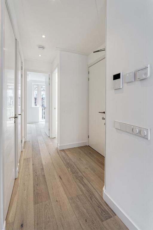 59 m² apartment with balcony in Oud-West - Image 11