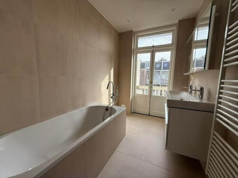 Apartment with balcony in Frederik Hendrikbuurt - Image 8