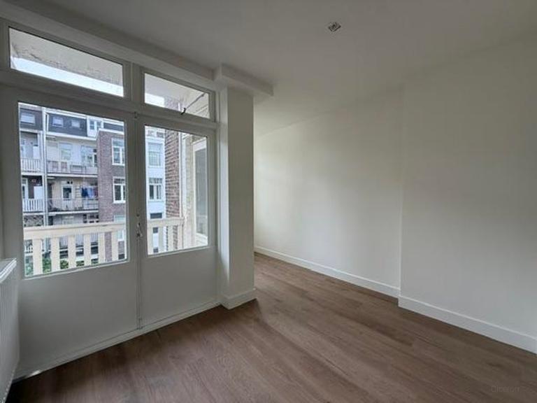 Energy-efficient 1-bedroom apartment with balcony - Image 5