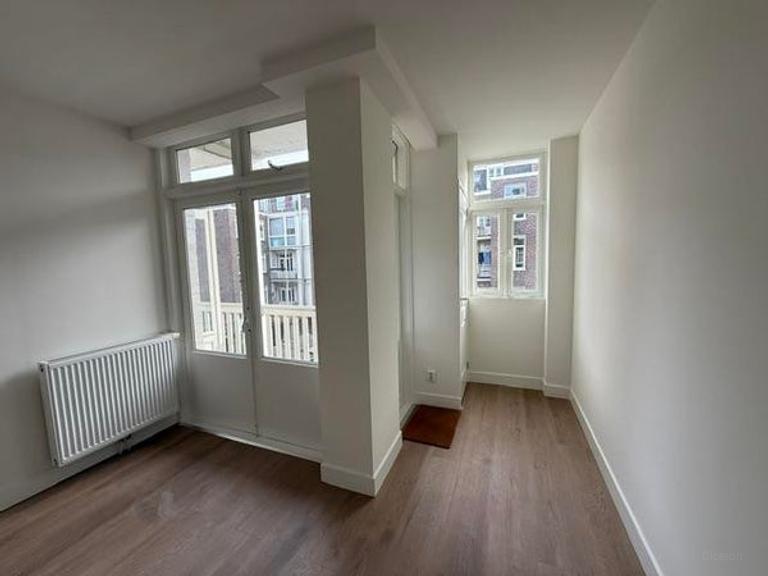 Energy-efficient 1-bedroom apartment with balcony - Image 6