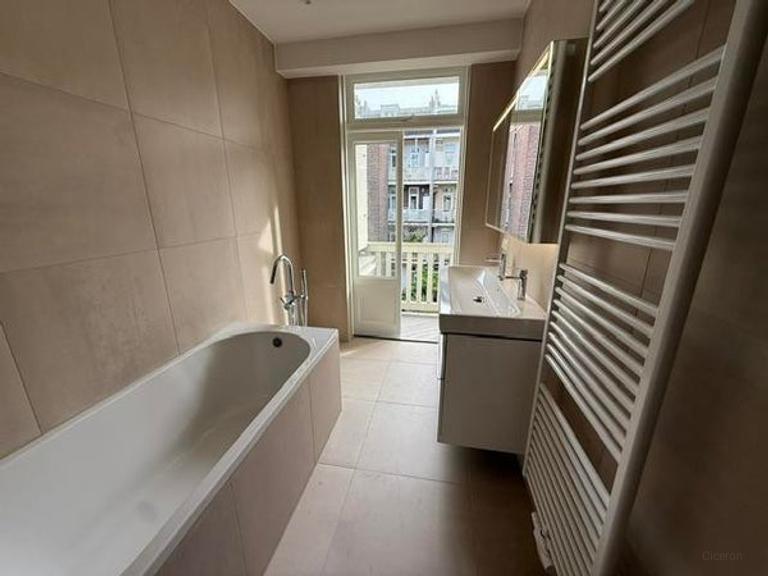 Energy-efficient 1-bedroom apartment with balcony - Image 7