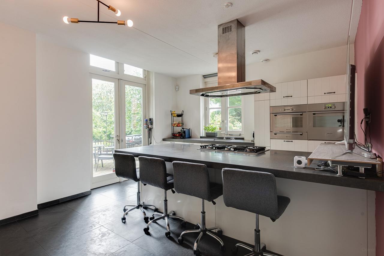 245 m² woning met 4 slaapkamers - Afbeelding 2