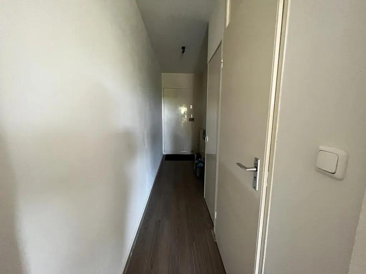Furnished one-bedroom apartment with balcony - Image 10