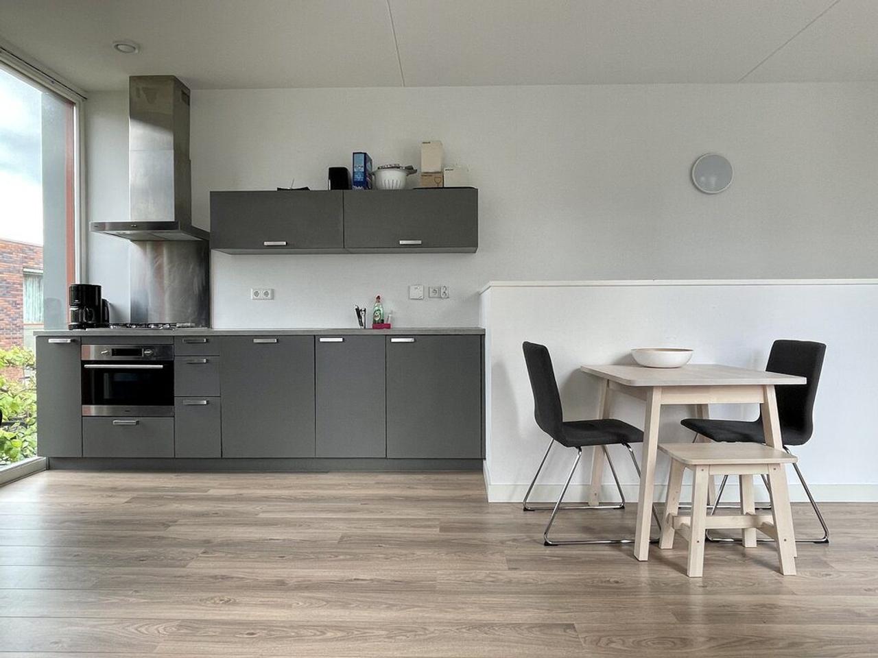 Gemeubileerd appartement met terras in Utrecht - Afbeelding 3