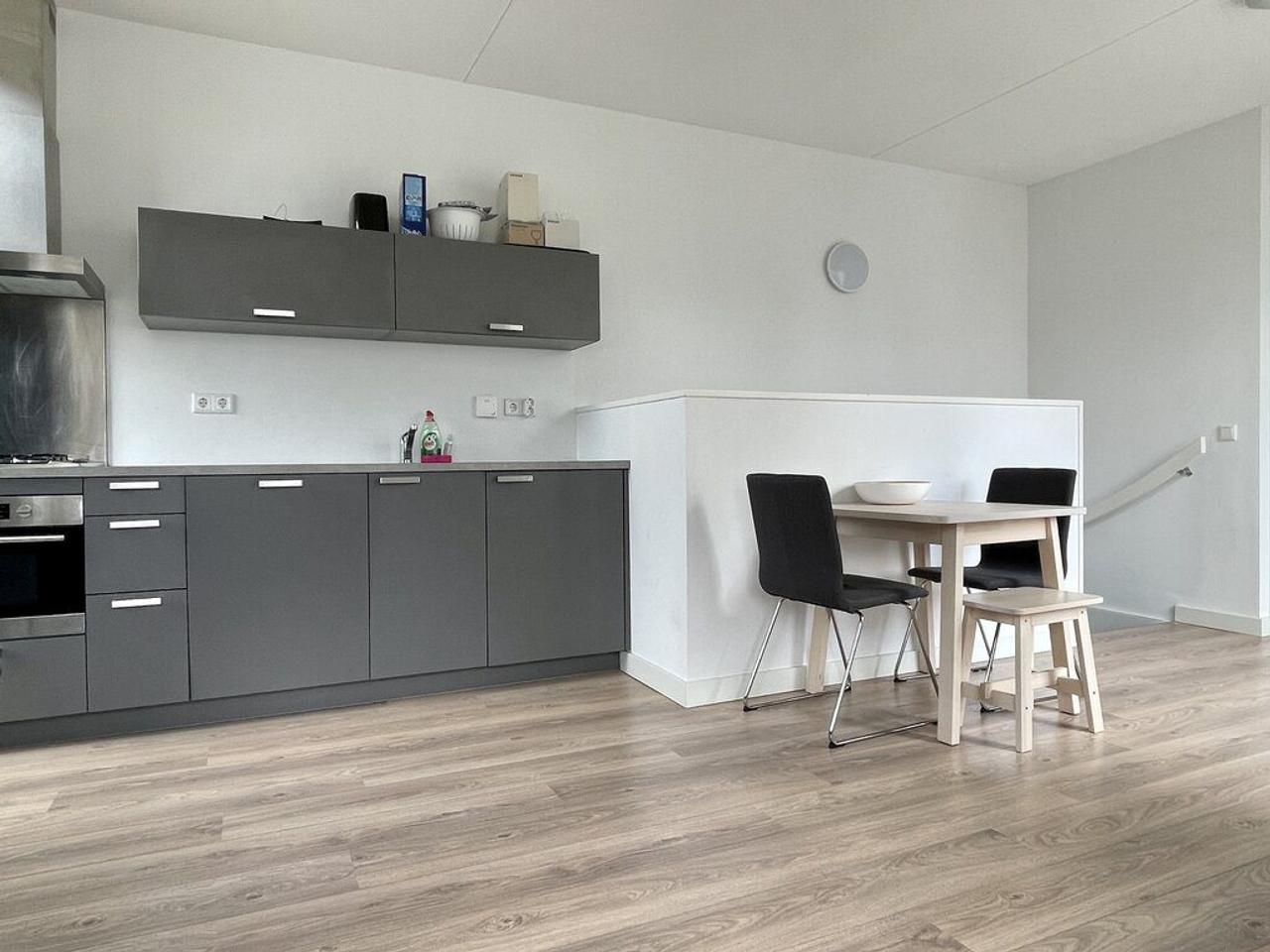 Gemeubileerd appartement met terras in Utrecht - Afbeelding 10