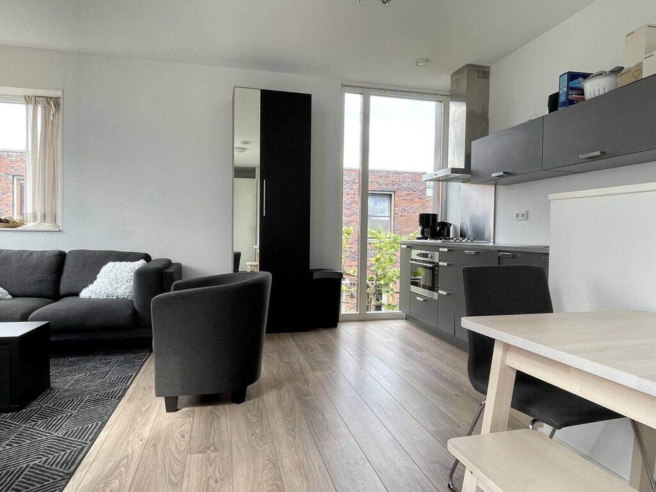 Gemeubileerd appartement met terras in Utrecht - Afbeelding 11