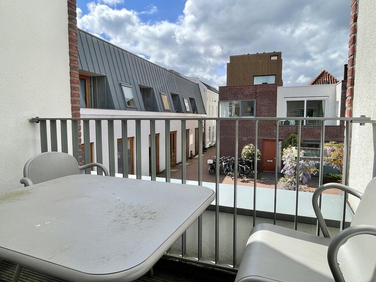 Gemeubileerd appartement met terras in Utrecht - Afbeelding 13