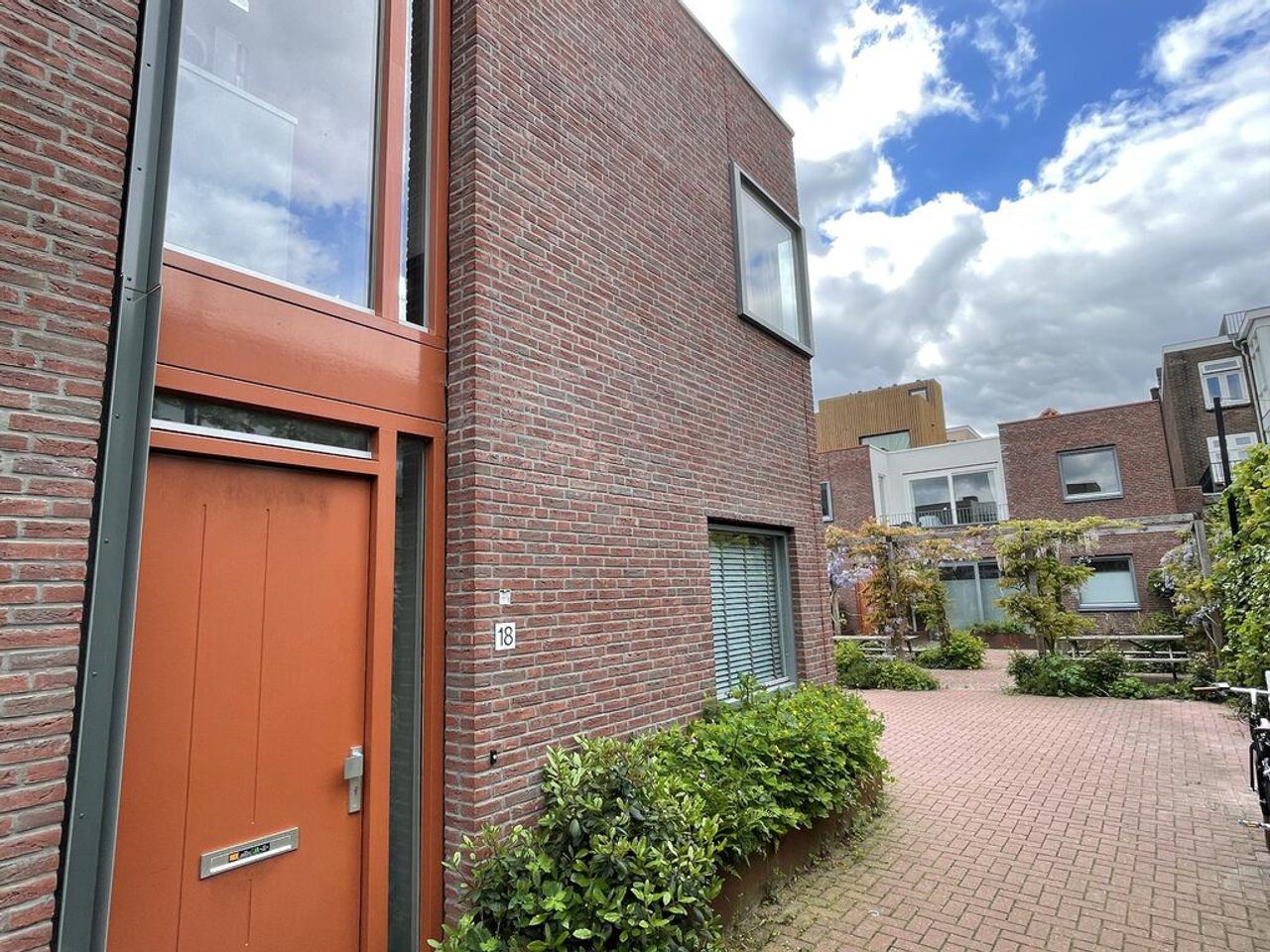 Gemeubileerd appartement met terras in Utrecht - Afbeelding 14