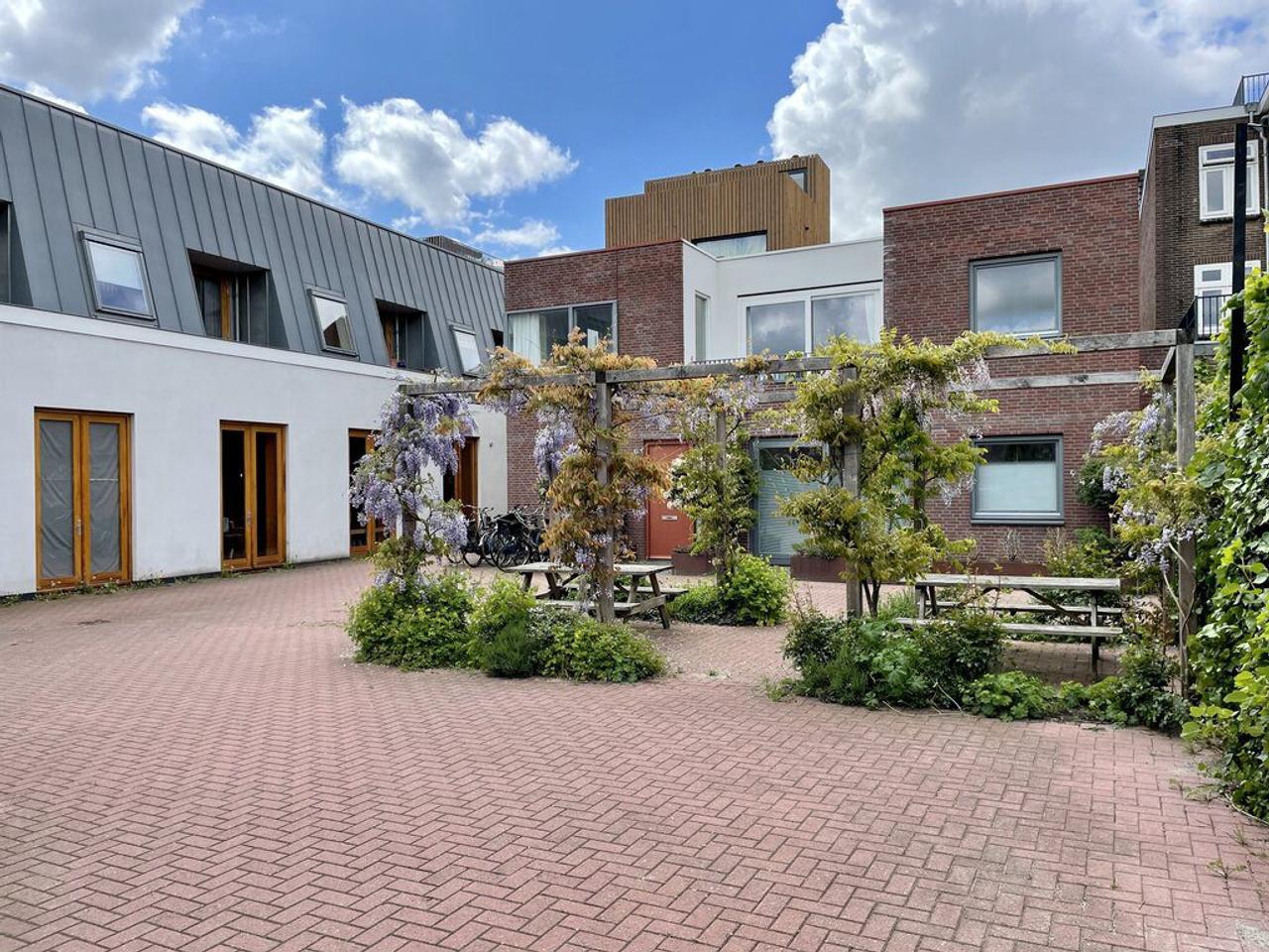 Gemeubileerd appartement met terras in Utrecht - Afbeelding 15