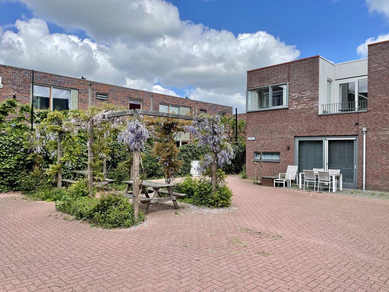Gemeubileerd appartement met terras in Utrecht - Afbeelding 16