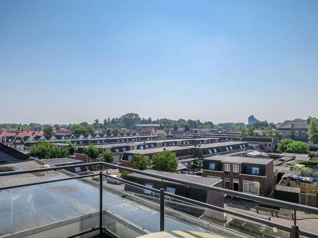 Rooftop Terrace with 2-Bedroom Apartment in Deventer - Image 12