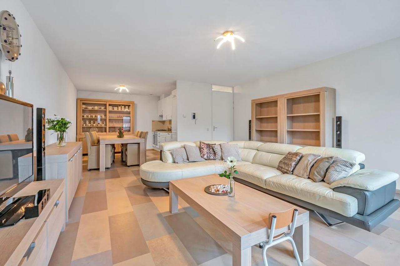 Gemeubileerd 3-kamerappartement met balkon - Afbeelding 3