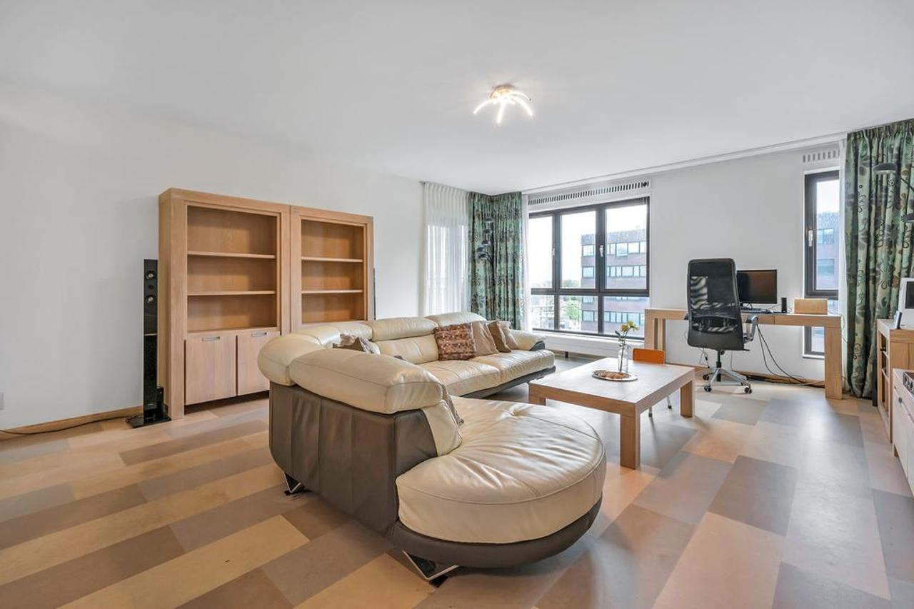 Gemeubileerd 3-kamerappartement met balkon - Afbeelding 4