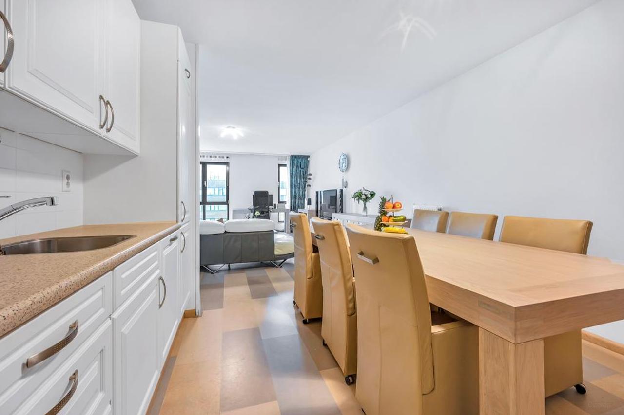 Gemeubileerd 3-kamerappartement met balkon - Afbeelding 9