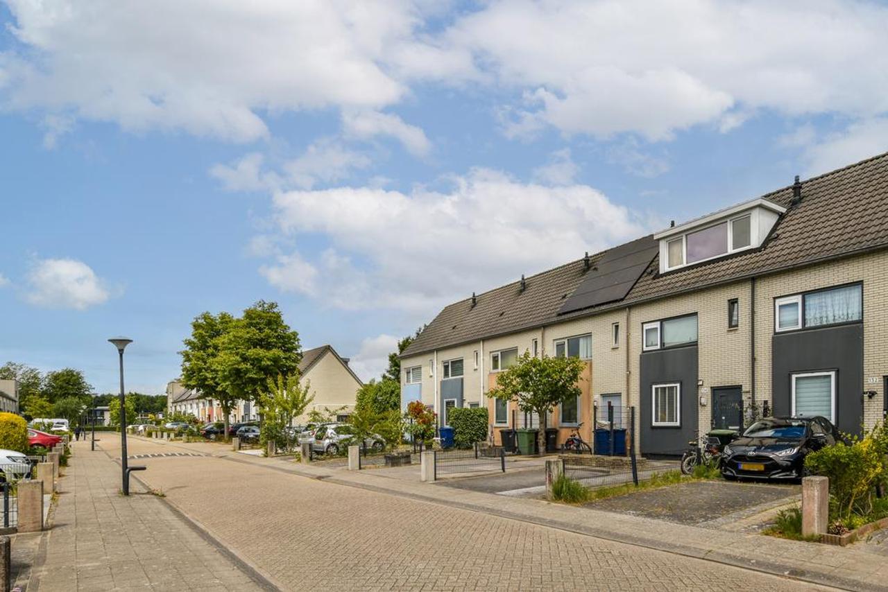 Gemeubileerde 3-slaapkamerwoning in Almere - Afbeelding 1