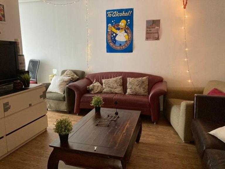 Furnished student room with rooftop terrace - Image 3